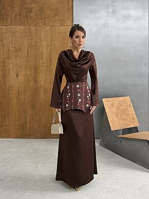 NOUR Korse Detay Maxi Elbise 1266 - Acı Kahve - MAXMOOR